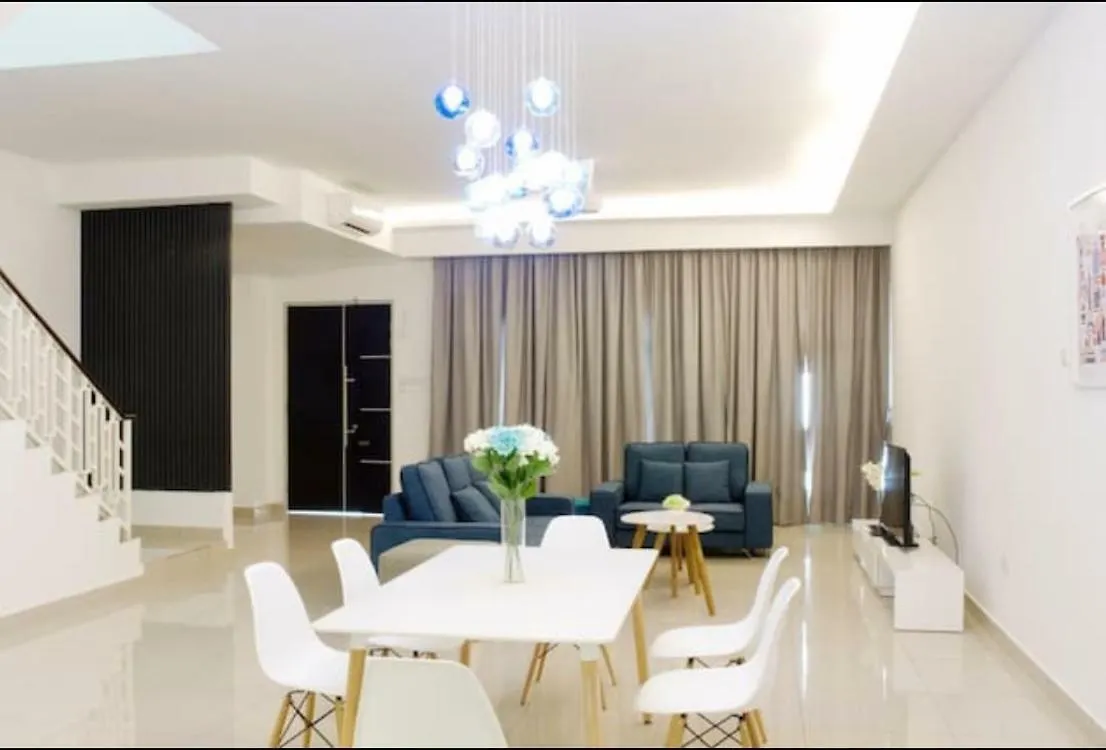 4-Bedrm Ensuite Family Friendly House Near Aeon Bukit Indah Johor Bahru