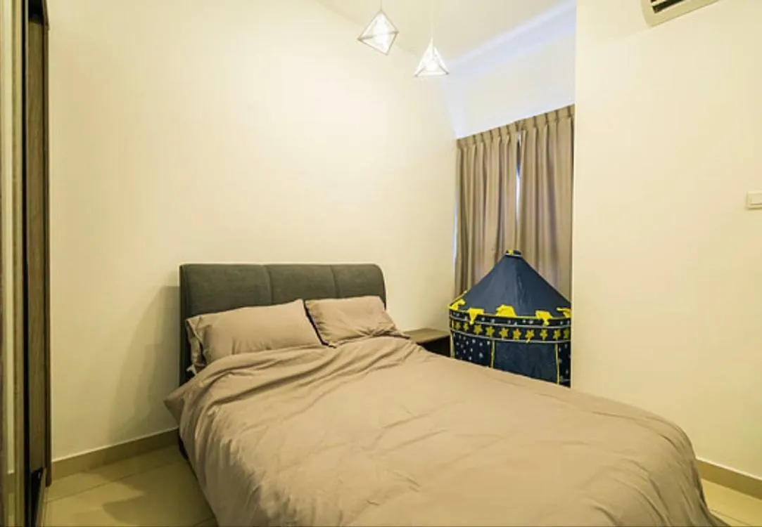 4-Bedrm Ensuite Family Friendly House Near Aeon Bukit Indah Johor Bahru Malaysia